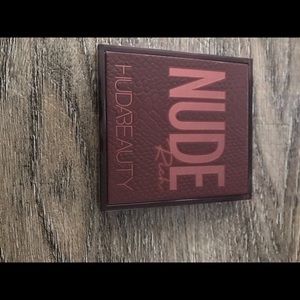 Huda nude mini palettes😍